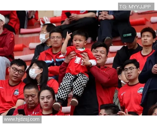 九巴足球热情澎湃球迷齐聚共庆球队辉煌时刻与未来展望 九巴足球热情澎湃球迷齐聚共庆球队辉煌时刻与未来展望